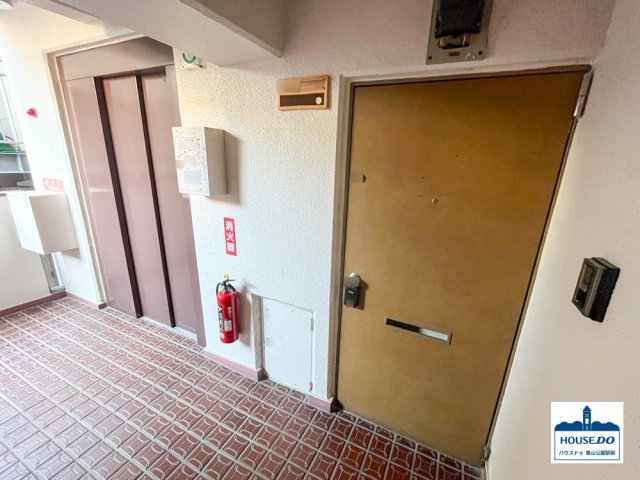 【オーナーチェンジ】丸美シャトー大須　中区大須２丁目のその他共用部分|玄関の外観写真です（マンション共用部から撮影）
