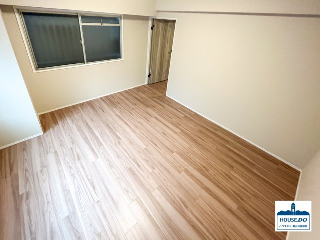 【オーナーチェンジ】丸美シャトー大須　中区大須２丁目の洋室|南側7.1帖の洋室です