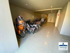 【駐車場空有＆ペット飼育可♪】パルシオ本山鹿子町の駐輪場|屋内駐輪場です。バイクも置けます♪