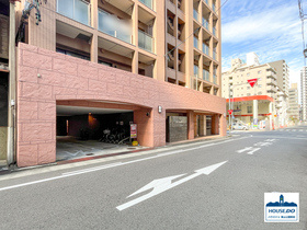 駅近！ペット可！コンセール丸の内の外観|マンション前面道路を東側から見た画像です。