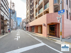 駅近！ペット可！コンセール丸の内の外観|マンション前面道路を西側から見た画像です。