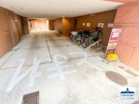 駅近！ペット可！コンセール丸の内のその他共用部分|敷地内駐車場入口の外観です。