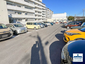 【LDK約22帖！3階・南向き♪】サンハイツ八事ふじみA棟の駐車場|屋外平面式の敷地内駐車場です
