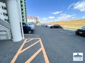 管理人常駐&全居室収納スペース付き！三井大曽根ハイツの駐車場|敷地内屋外平面駐車場です。