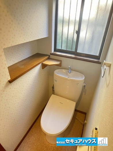 【今からご案内可能】東海市加木屋町東大堀　中古戸建てのトイレ|【1階トイレ】
■株式会社　セキュアハウス■
住宅ローンに強く、知識、経験豊富なスタッフ在籍
お客様に寄り添い、ご成約後もサポート致します♪