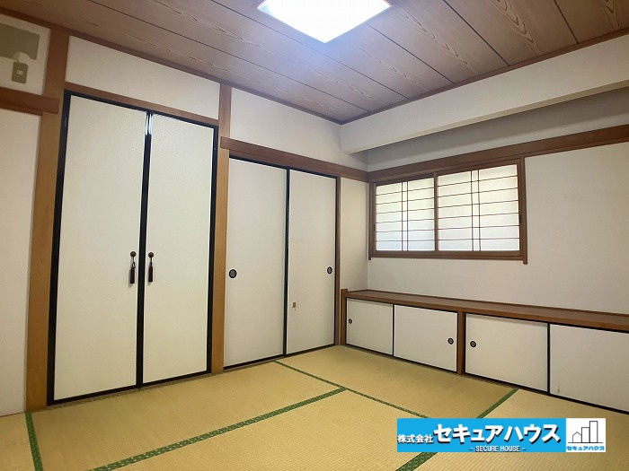 【今からご案内可能】東海市加木屋町東大堀　中古戸建ての和室|【和室】
布団を敷けば寝室に、座卓を置けば応接間にと多目的に使え、畳の香りとい草の香りにはリラックス効果があります♪