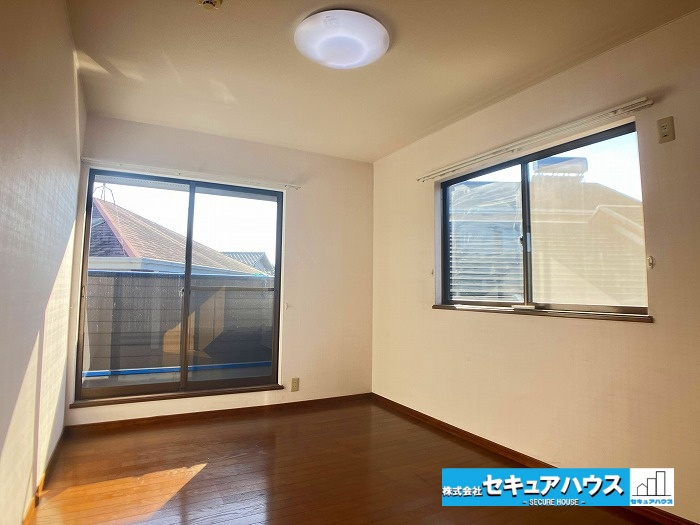 【今からご案内可能】東海市加木屋町東大堀　中古戸建ての洋室|【洋室】
◆陽当たりが良く、心のやすらぎと満足感を与えてくれます。通風と採光を考慮した設計は子供たちはのびのび育ち、家族でくつろぎと団らんを生み出します♪