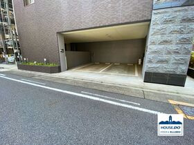 ペット可＆最上階！プレサンスロジェ名古屋駅SOUTHの駐車場|屋内駐車場の出入口付近