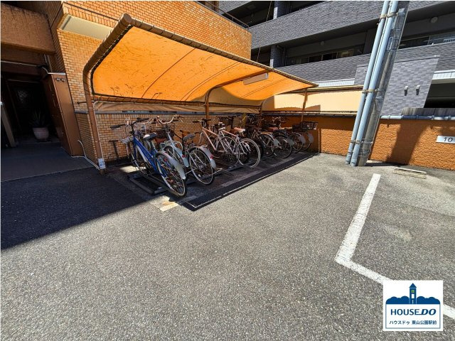 ◆ライオンズマンション東白壁◆R7,10月リフォーム完了予定の駐輪場|駐輪場は屋根付きです。