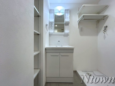 【独立洗面台】 | En中村公園(エンナカムラコウエン) | 独立洗面台、小物を置くことができて便利です