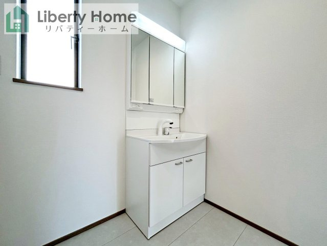 水戸市大塚町　新築戸建　B号棟の独立洗面台