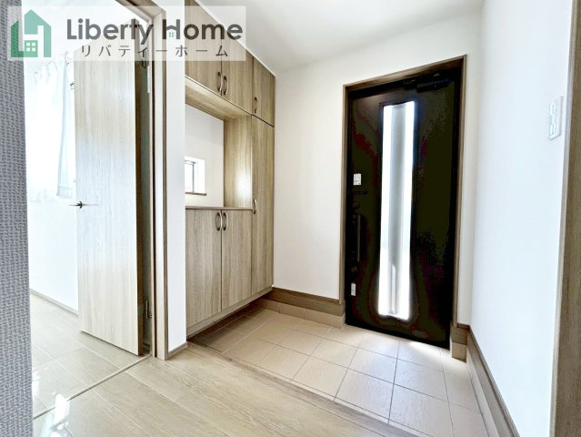 水戸市大塚町　新築戸建　B号棟の玄関