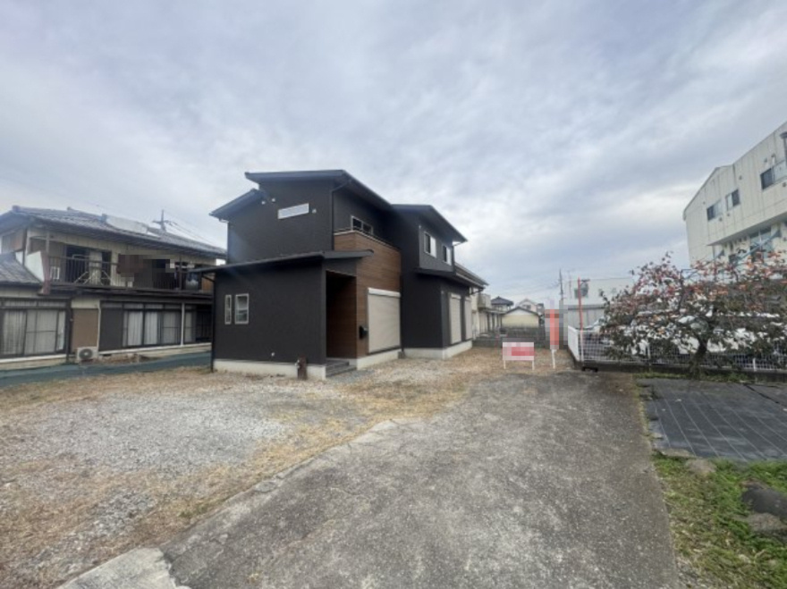 高崎市吉井町吉井　中古住宅の前面道路含む現地写真|南側前面道路幅員約2.9ｍ
