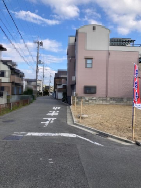 高槻市芝生町２丁目売土地の前面道路含む現地写真