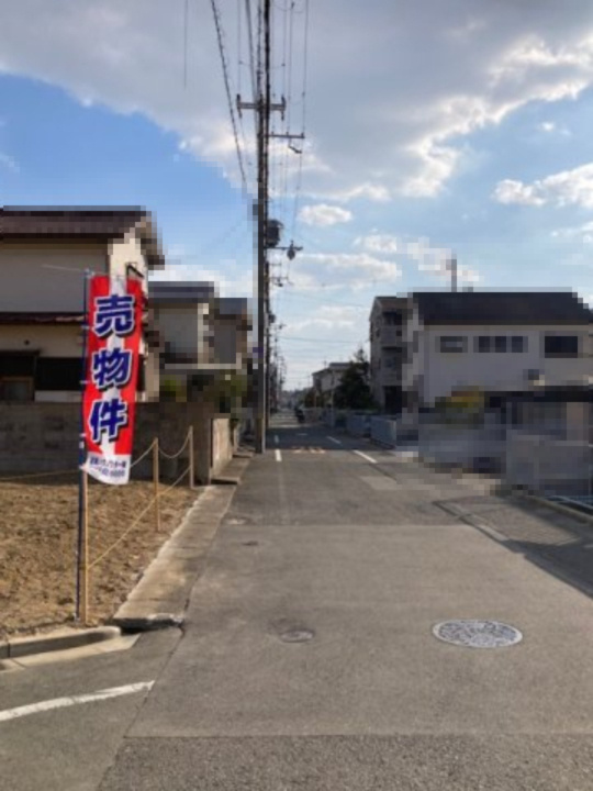 高槻市芝生町２丁目売土地の前面道路含む現地写真