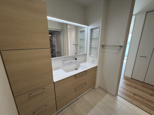 豊中市岡町南戸建の独立洗面台