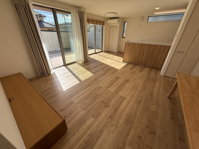 豊中市岡町南戸建の居間・リビング