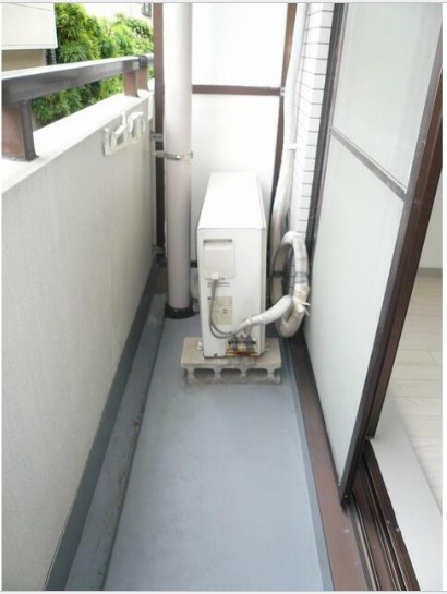 ルーブル池上のバルコニー