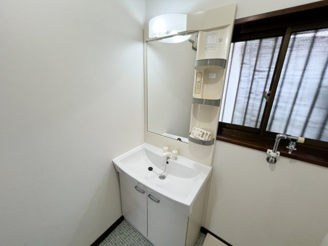 高知市介良乙の一戸建ての独立洗面台