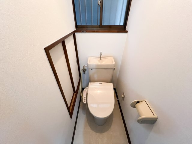 高知市介良乙の一戸建てのトイレ