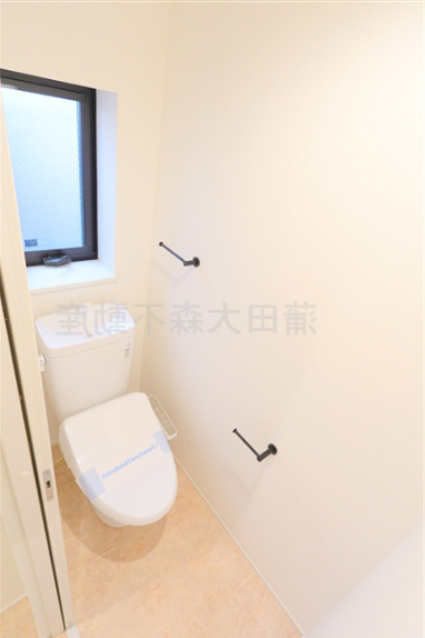 グランティーズ大森のトイレ|トイレ　温水洗浄便座　窓付