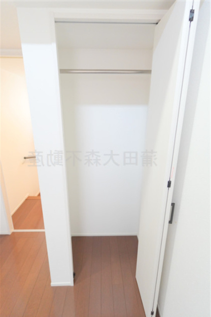 グランティーズ大森の洋室|4.1帖の収納