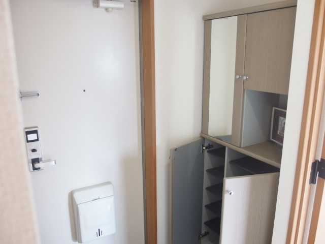 ガーデンヒルズＮの玄関