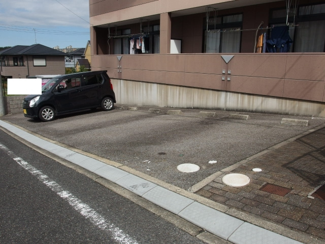 ガーデンヒルズＮの駐車場