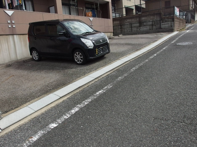 ガーデンヒルズＮの駐車場