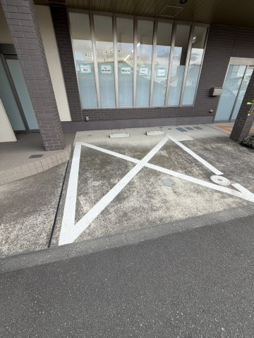 手広ビルの駐車場