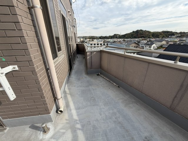 手広ビルのバルコニー