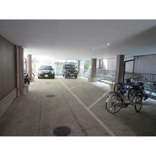 プチ・シャトーあけぼのの駐車場