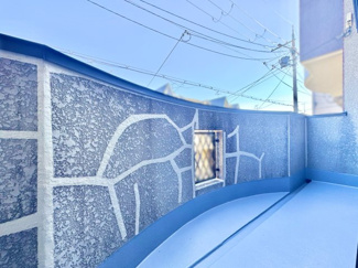 【バルコニー】 | 宇治市小倉町堀池　中古戸建 | 【北東側バルコニー】
2面バルコニーで開放的。室外機置場としても便利です。