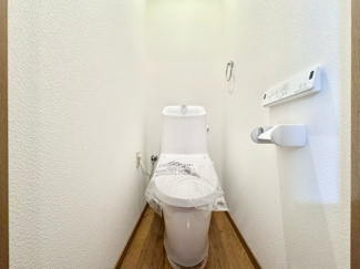 【トイレ】 | 宇治市小倉町堀池　中古戸建 | 【2階トイレ】