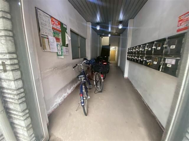 コーポウエダのロビー