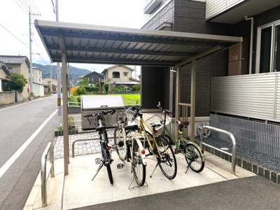 【その他】 | メゾンＮ＆Ｎ | 屋根付き駐輪場