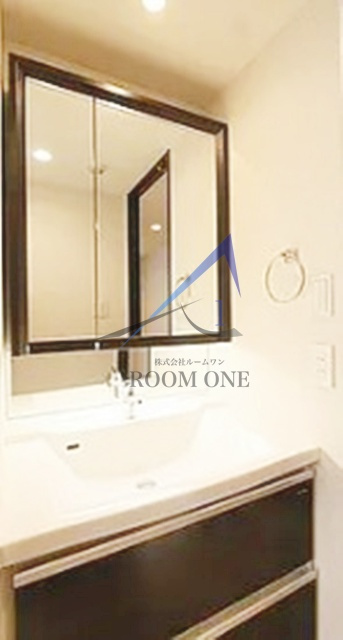 ラ・アトレ中板橋Ⅱの洗面所|独立洗面台です。