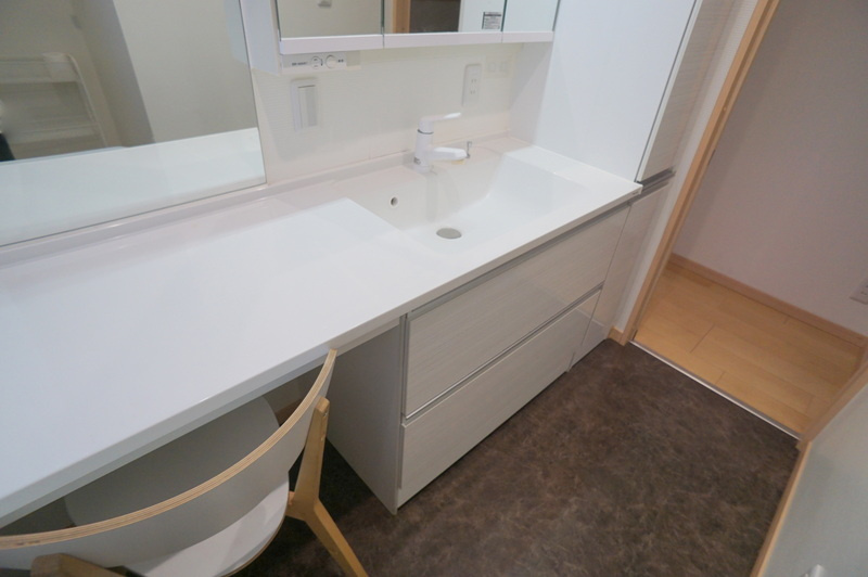 本駒込５　戸建の独立洗面台|3階　独立洗面台付のパウダールーム