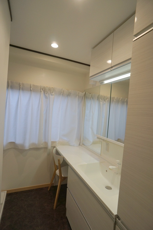 本駒込５　戸建の独立洗面台|3階　独立洗面台付のパウダールーム