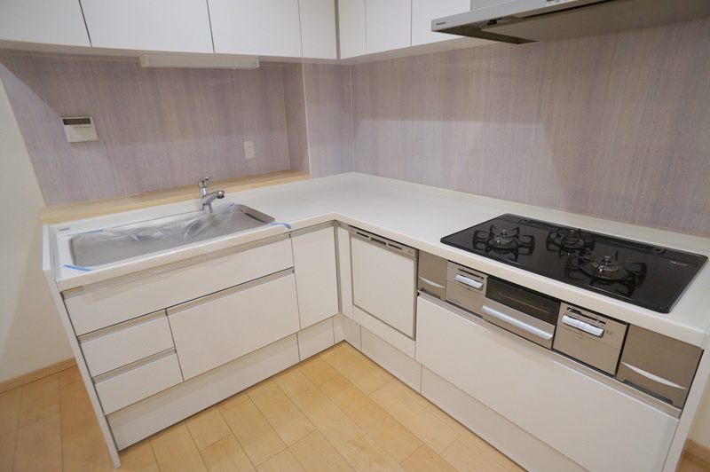 本駒込５　戸建のキッチン|☆現況空室でご内見可能です
☆L字のシステムキッチン（2019年6月にリフォーム実施）