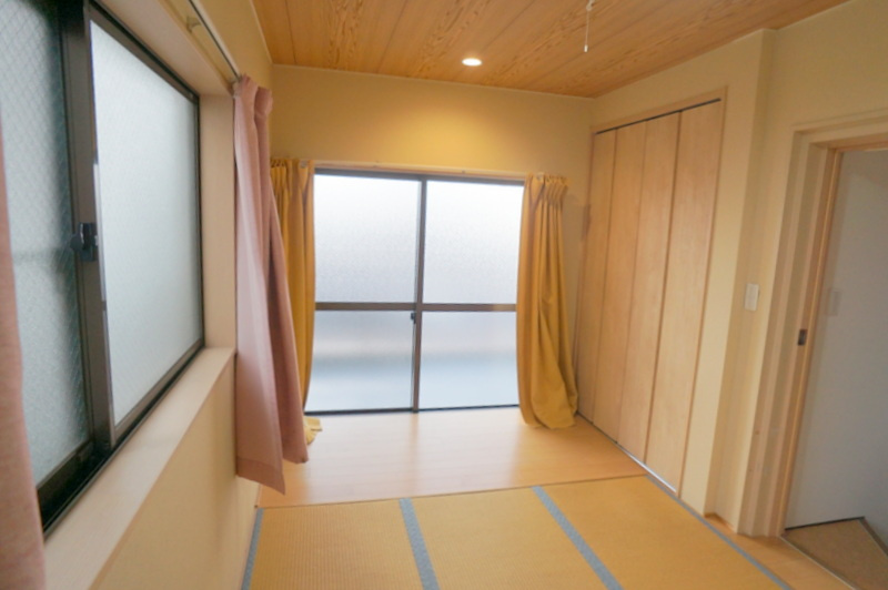 本駒込５　戸建の和室|4階和室。2面採光で非常に明るいです。