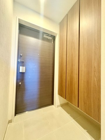 マストレジデンス世田谷代田の玄関