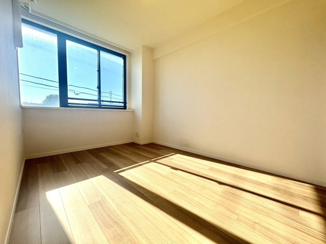 マストレジデンス世田谷代田の洋室