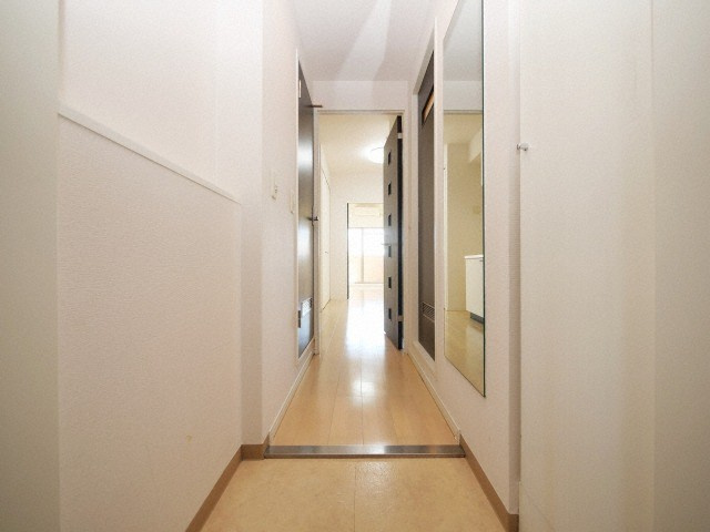 フロンティアタワー九条Ⅱの玄関