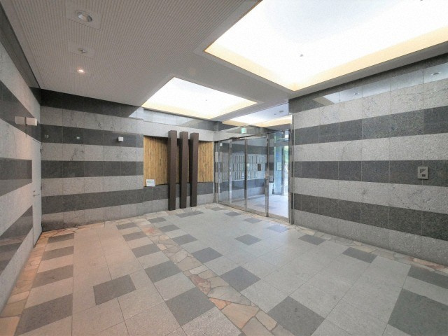 フロンティアタワー九条Ⅱのロビー