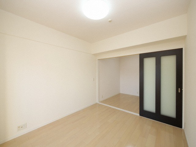 フロンティアタワー九条Ⅱの洋室