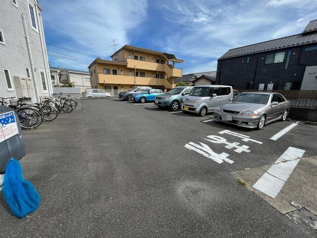 府中市南町６丁目のアパートの駐車場
