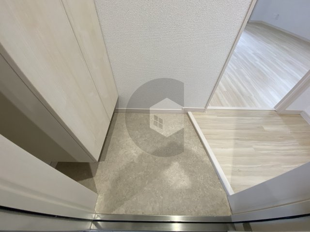 アルカンシェルコート緑橋の玄関