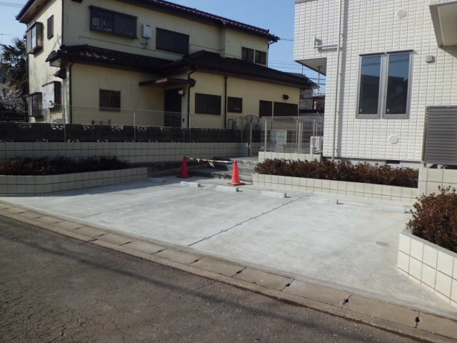 イー・フラットの駐車場|敷地内駐車場