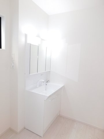 海部郡大治町大字八ツ屋字裏畑の新築一戸建の独立洗面台|◇洗面脱衣室◇　　三面鏡シャンプードレッサー